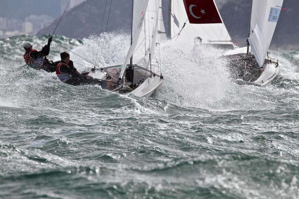 Paul Snow-Hansen and Dan Willcox sailing in 3-4 metre swells and 25kt winds on Day 4 of the 2016 Summer Olympics © Richard Gladwell www.photosport.co.nz